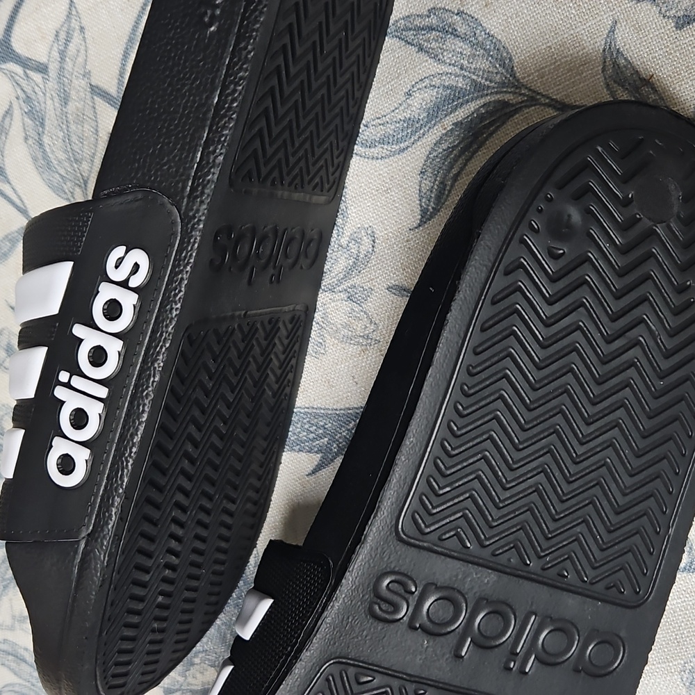 Adidas slides - Picture 3 of 4
